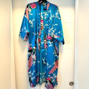 Oriental Village Silk Kimono Robe like new